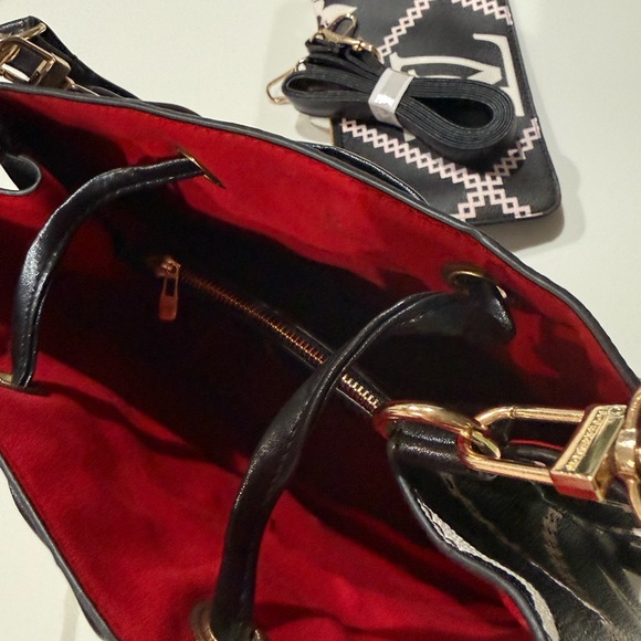 Stylish Black and White Bucket Bag - Picture 3 of 4